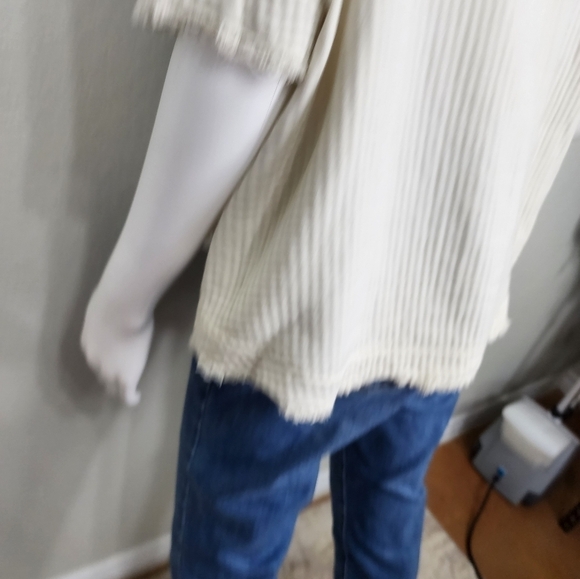 We The Free Oversized Raw Hem Beige Top Size Small - Picture 6 of 16